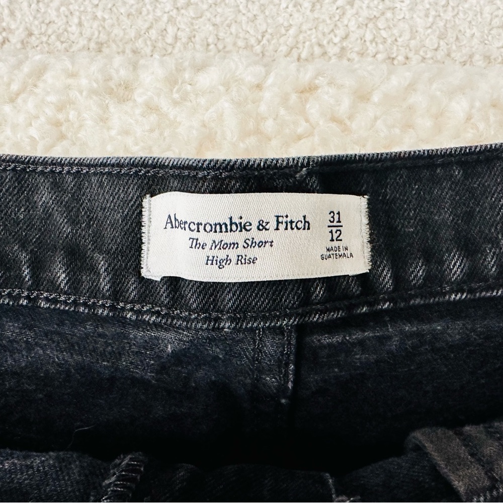 Abercrombie & Fitch Mom short high rise black denim short